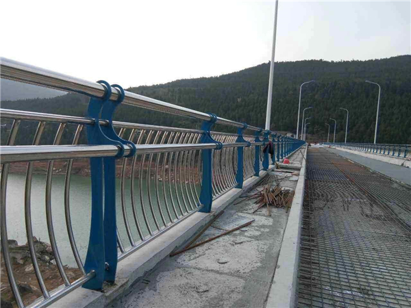 洛阳不锈钢桥梁护栏的特点及其在桥梁安全中的重要作用