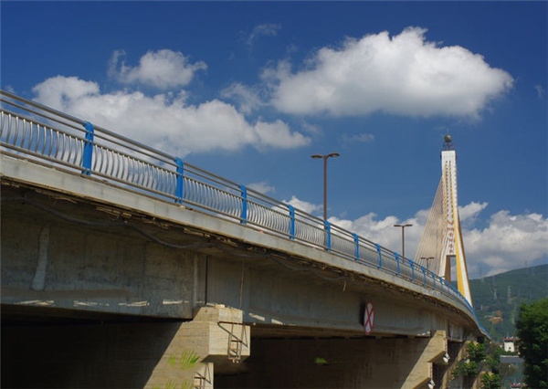 洛阳304不锈钢桥梁护栏：安全、耐用与美观的完美结合
